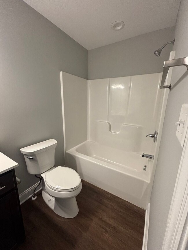 Building Photo - Beautiful Townhome in Washington! - 3 Bedroom