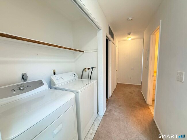 Building Photo - 14 Newtown Rd