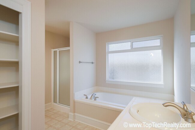 Building Photo - 12750 NW Alsace Ln