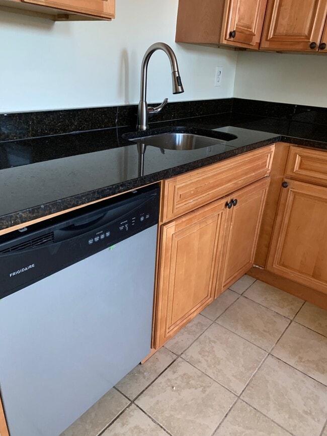 Building Photo - 113 Regent St