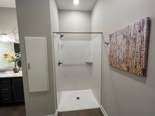 Building Photo - 1717 Hillcrest Dr