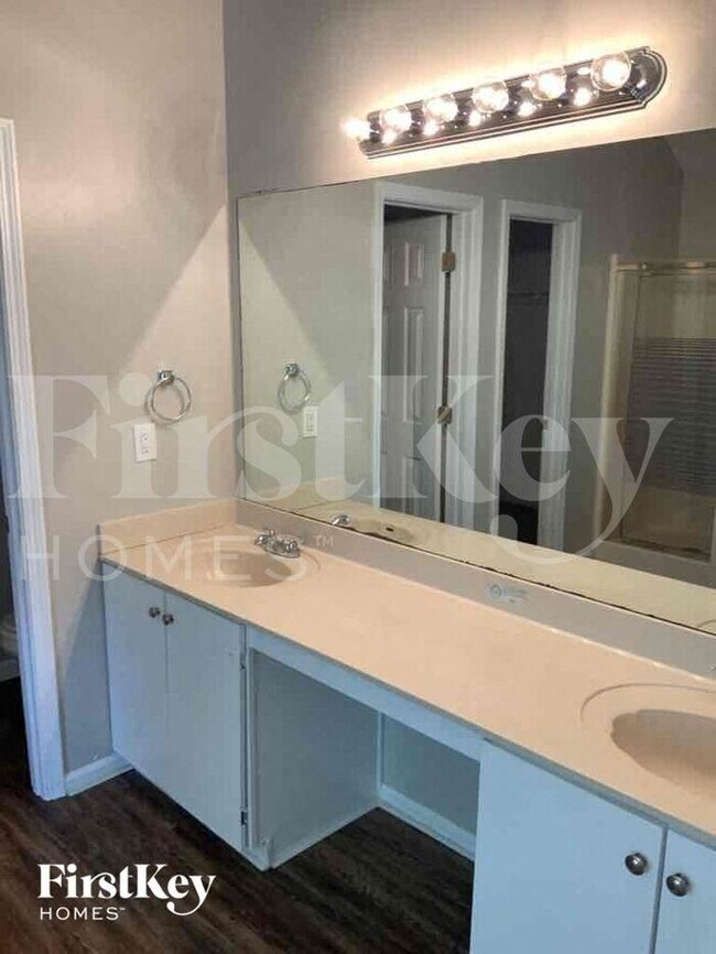 Building Photo - 675 Conisburgh Ct