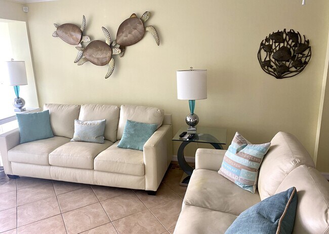 On VENICE ISLAND - 232 Saint Augustine Ave