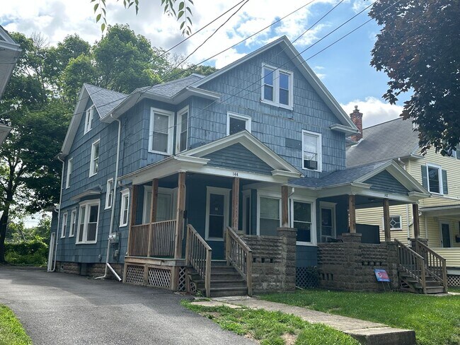 Building Photo - 142-144 Burrows St