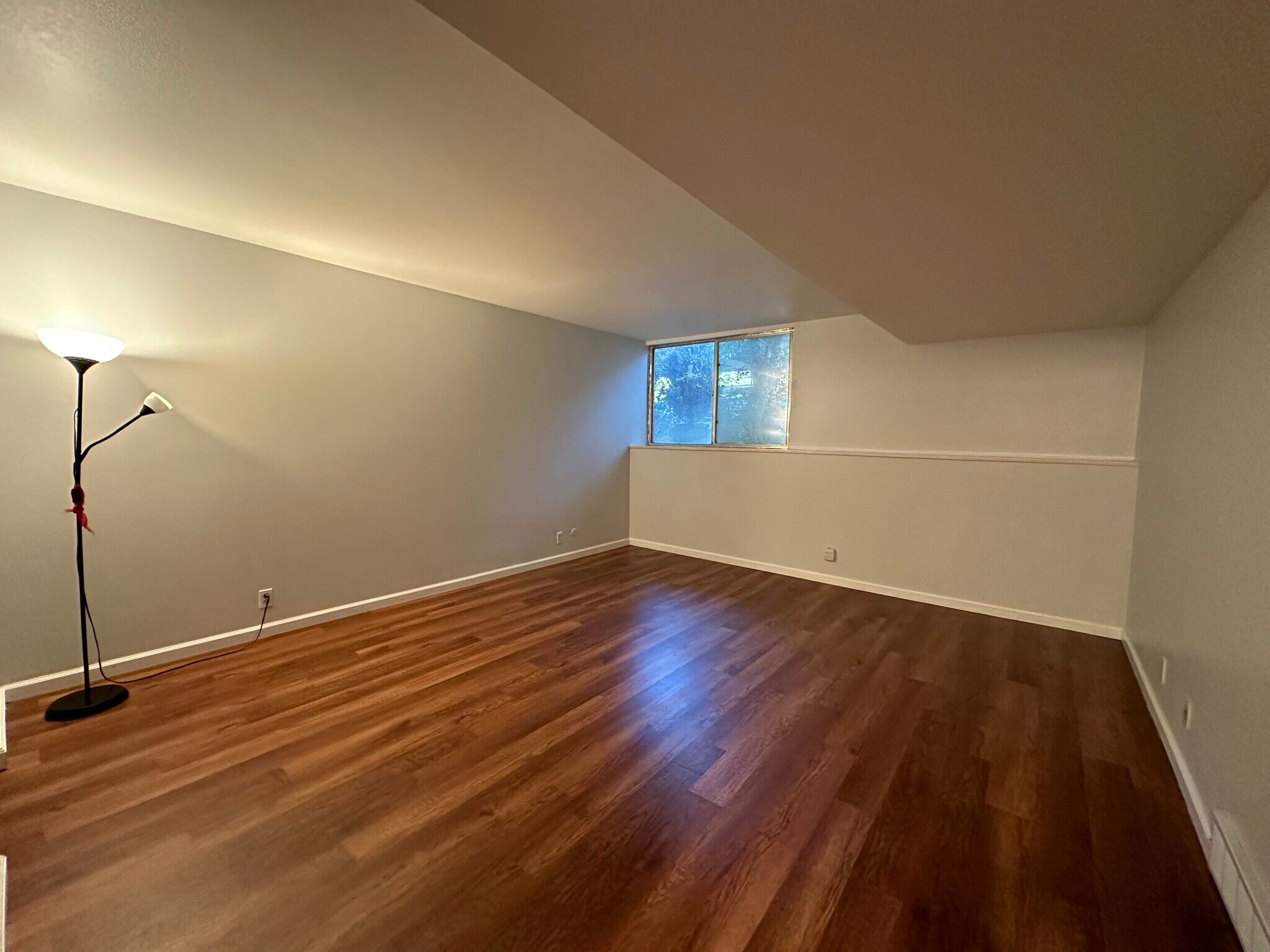 Building Photo - 1541 E Waterbury Dr