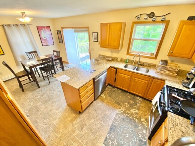 Building Photo - 3 Bedroom Apartment in Home VT Available 8/1!