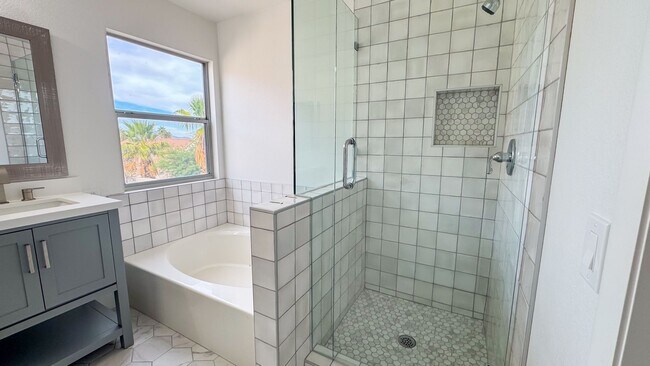 Building Photo - 3-Bed, 2.5-Bath Summerlin Home with Modern...