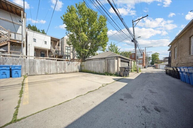 Building Photo - 750 S Oakley Blvd