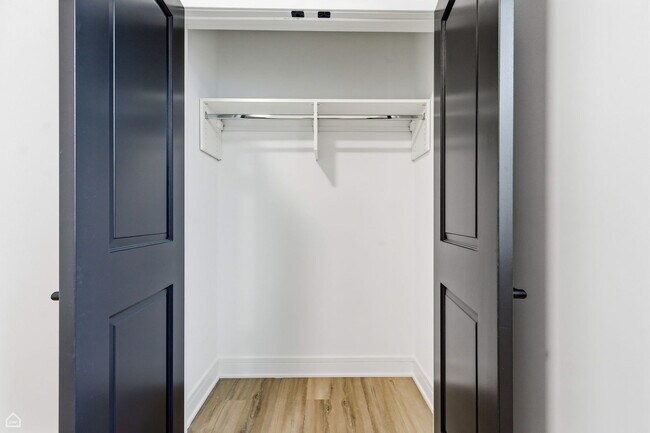 Building Photo - 861 E 63rd Pl