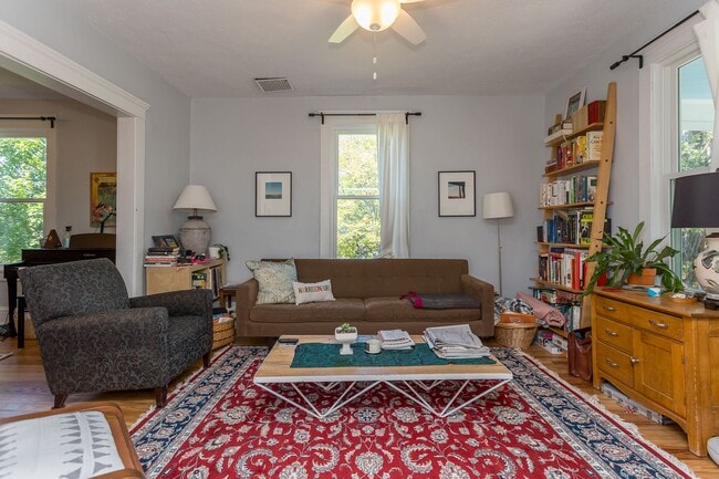 Building Photo - Single Family Home for Rent