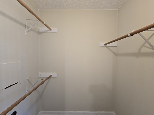 Building Photo - 3071 Huntleigh Dr