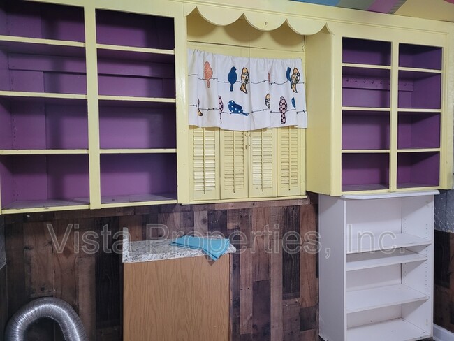 Building Photo - 1121 Elm St