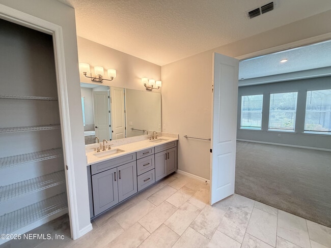 Building Photo - 1352 Arklow Cir