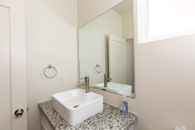 Building Photo - 4 Bed, 2.5 Bath - Lemon Grove Single Famil...