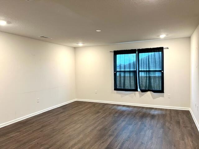 Building Photo - 209 Laurel Hl St