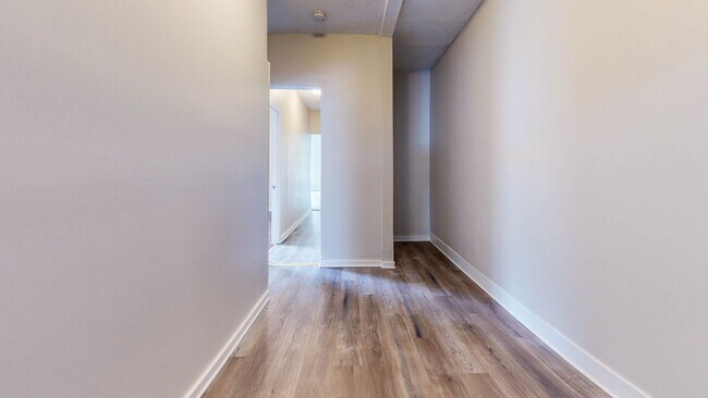 Building Photo - 46-48 Henry St - 2R