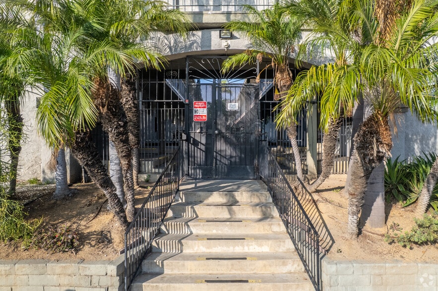 Entrance - 1261-1281 Rosecrans Ave.
