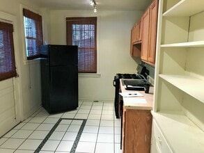 Building Photo - VERY NICELY DONE OAKLAND HOUSE AVAILABLE AUGUST 2026!