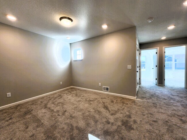 Upper level loft - 13616 Busch Ln