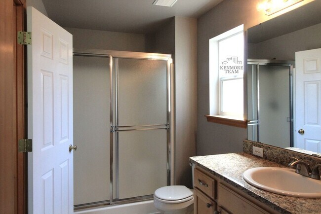 Building Photo - 4 Bedroom, 3 Bath Home in South Kennewick
