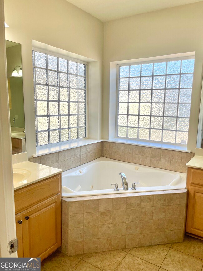 Building Photo - 36 Coastal Walk