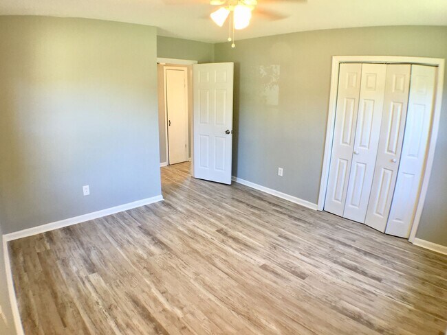 Building Photo - 1559 Brookbank Ave