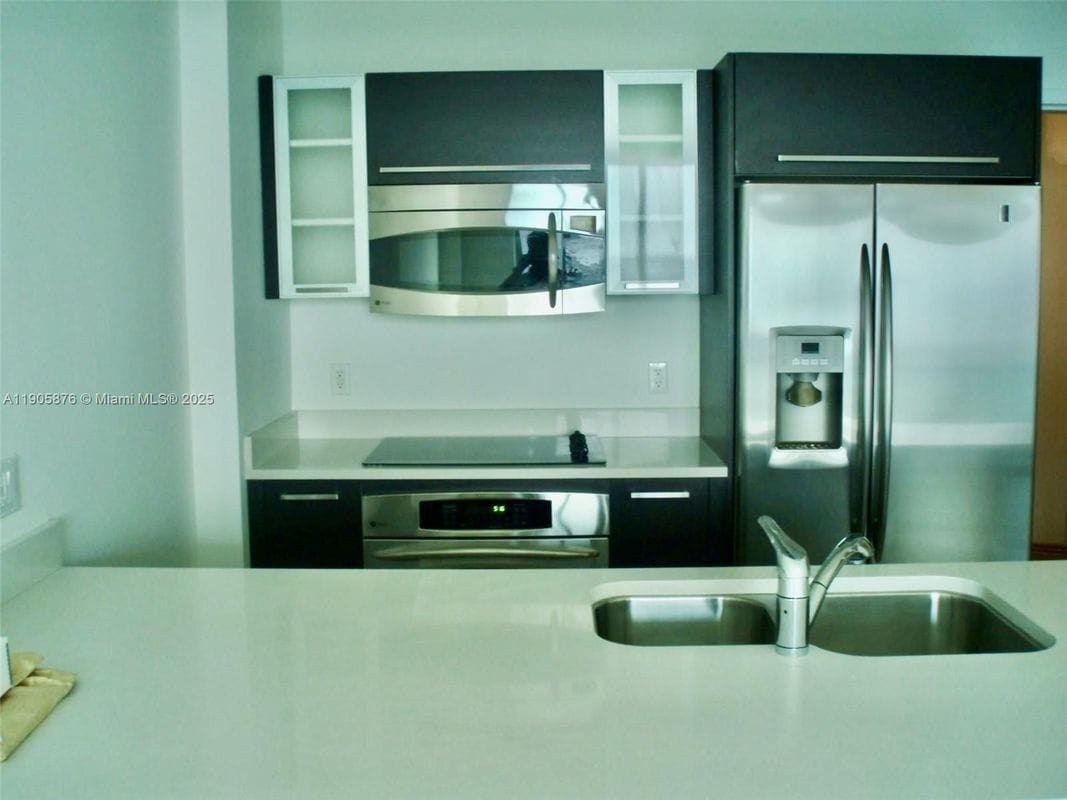 Building Photo - 333 NE 24th St