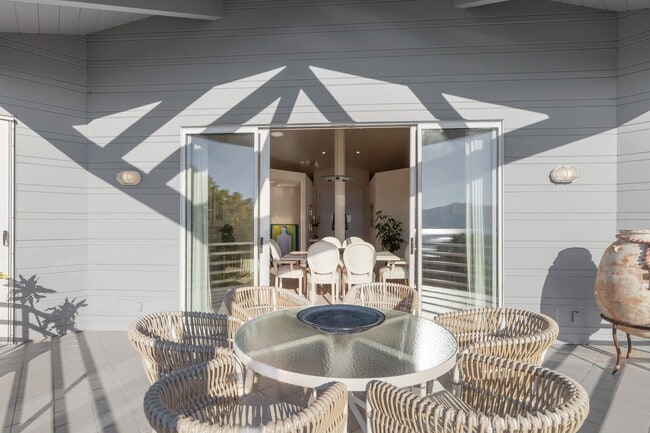 Building Photo - 20 Gilmartin Dr