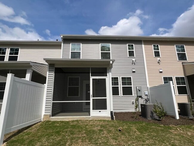 Building Photo - 208 Garden Vine Trl