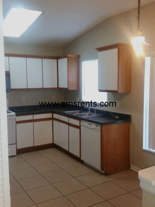 Building Photo - Spacious 3 bedroom 2 bath in Apopka