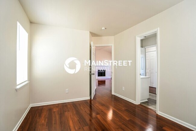 Building Photo - 3 Bedroom Pet-Friendly Home in Charlotte, NC with Main Street Renewal