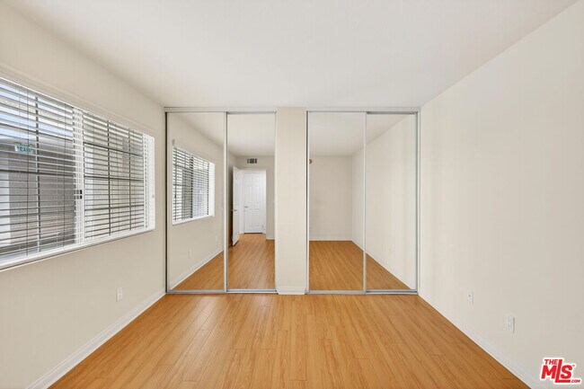 Building Photo - 21450 Burbank Blvd