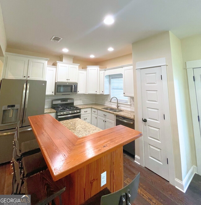 Building Photo - 102 Settlers Hammock Way