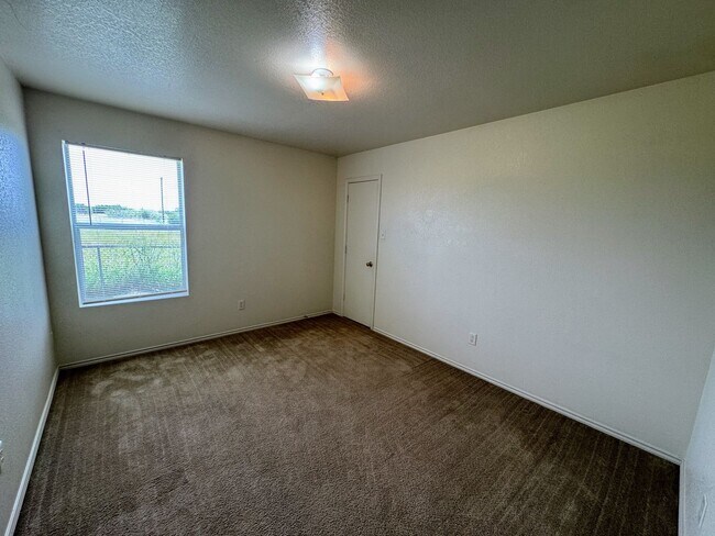 Building Photo - 5102 Lauren Lea Dr