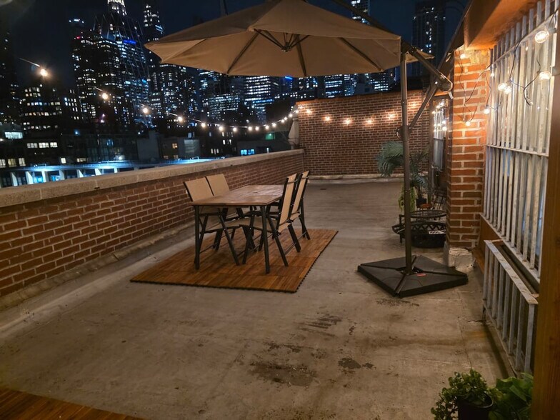 Building Photo - 458 W 52nd St