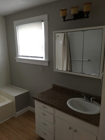 Bathroom - 546 20th Ave