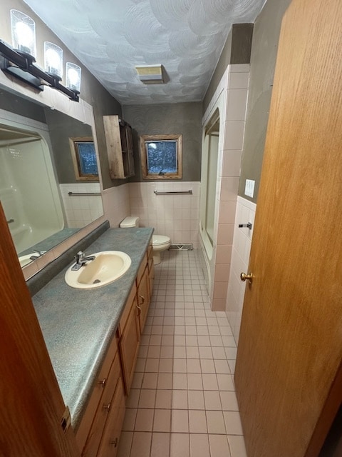 First Level Full Bath - 537 Hystone Ave