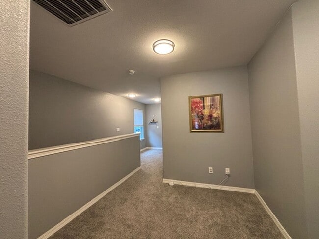 Building Photo - Seasonal Rental - Available August 16, 202...