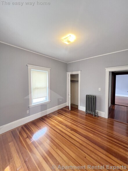 Building Photo - 96 Capen St