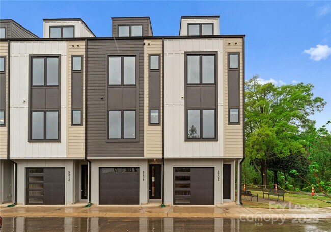 Building Photo - 3220 Riley Ave