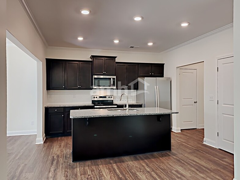 Building Photo - 637 Woodall Rd