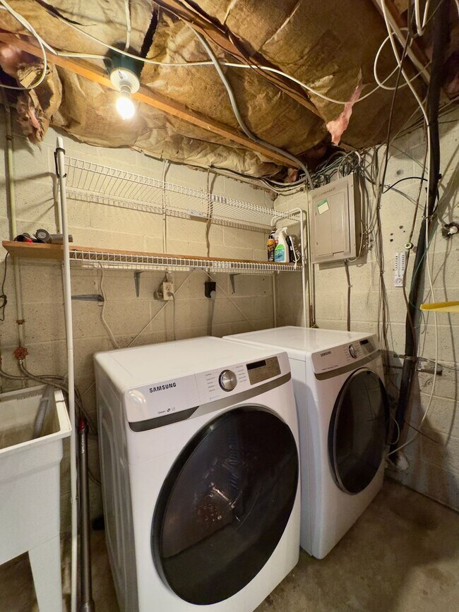 Building Photo - Charming 2 Bedroom/1.5 Bathroom Townhome in Nottingham, MD!