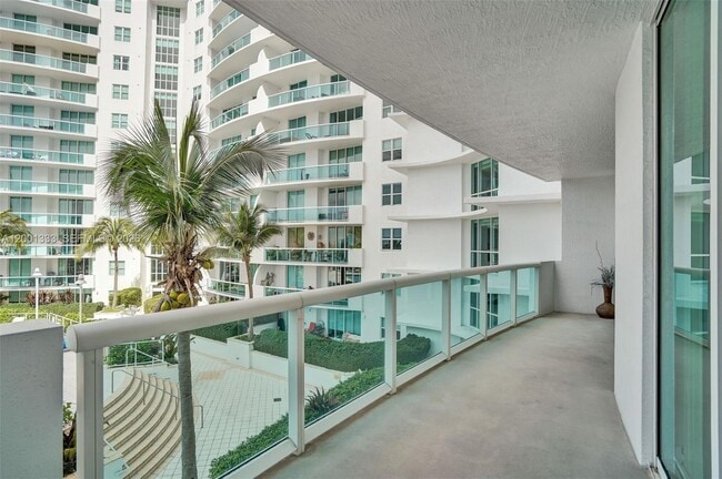 Building Photo - 7900 Harbor Island Dr