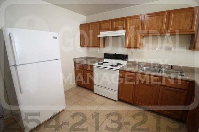 Building Photo - 3304 Hereford Ln