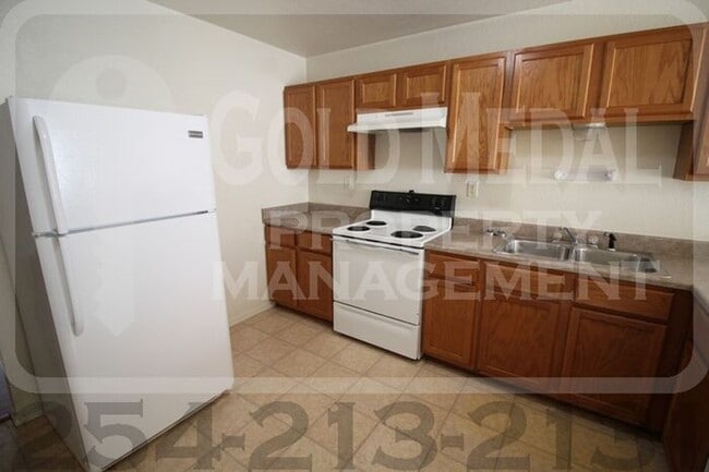 Building Photo - Charming 3-bed, 2-bath fourplex now availa...