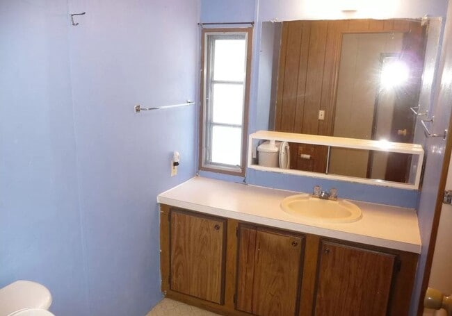 Building Photo - 2 Bed/1 Bath on Bend's Westside - Stannium...