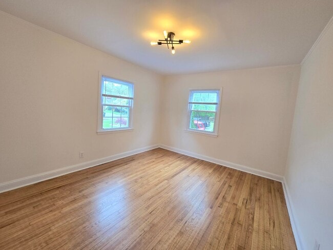 Building Photo - Beautifully updated, ranch style single fa...