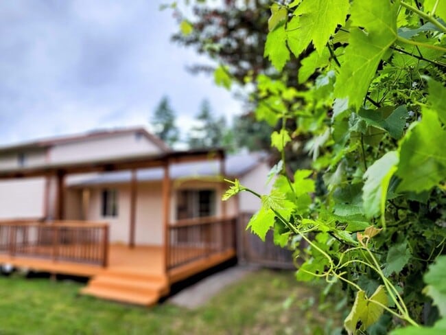 Building Photo - Welcome to your new home in the heart of Juanita!