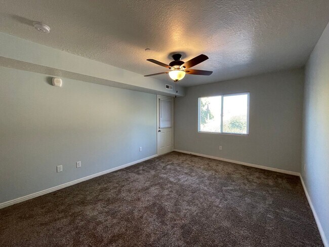 Building Photo - Remodeled 2 Bedroom 2 Bathroom Condo Near BYU