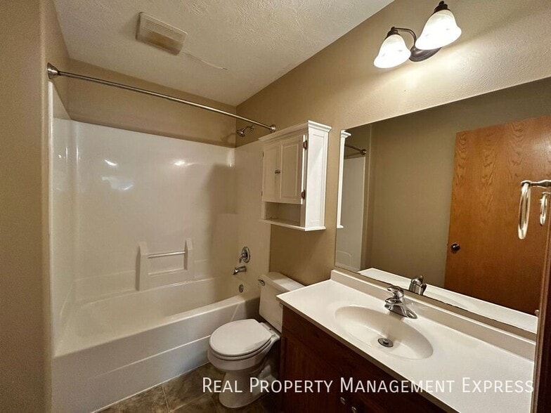 Building Photo - 7636 S Rose Crest Ct